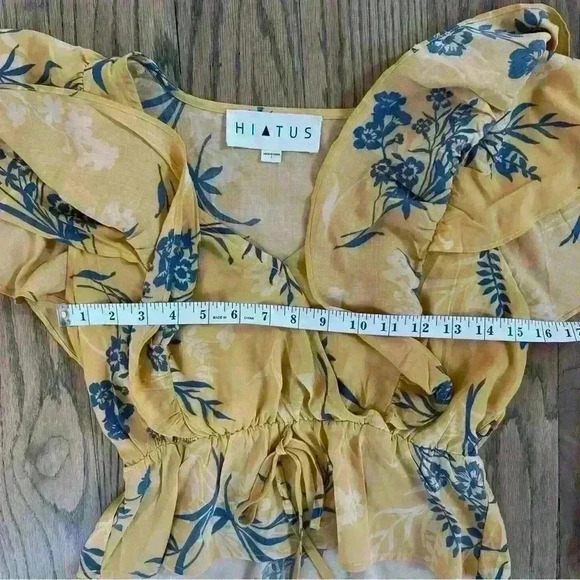 Hiatus Women’s Ruffle Layer Mustard Floral Crop Top Size Small - Picture 10 of 13